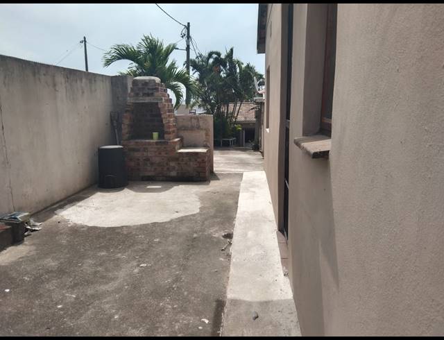 5 BEDROOM HOUSE FOR SALE IN BLUFF